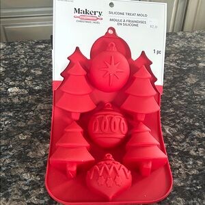 MAKERY SILICONE TREAT CHRISTMAS MOLD NWT